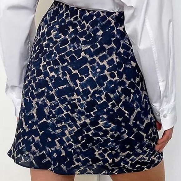 Babaton | Pattern Mini Skirt - Picture 1 of 6